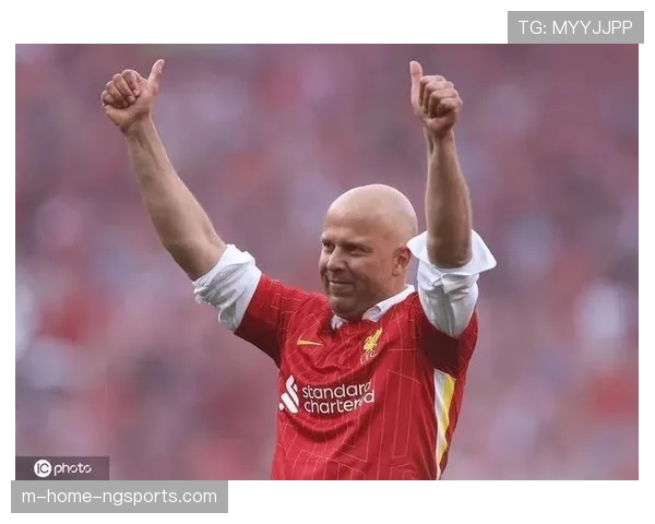 利物浦高位逼抢完全失效 中场与防线出现巨大空档